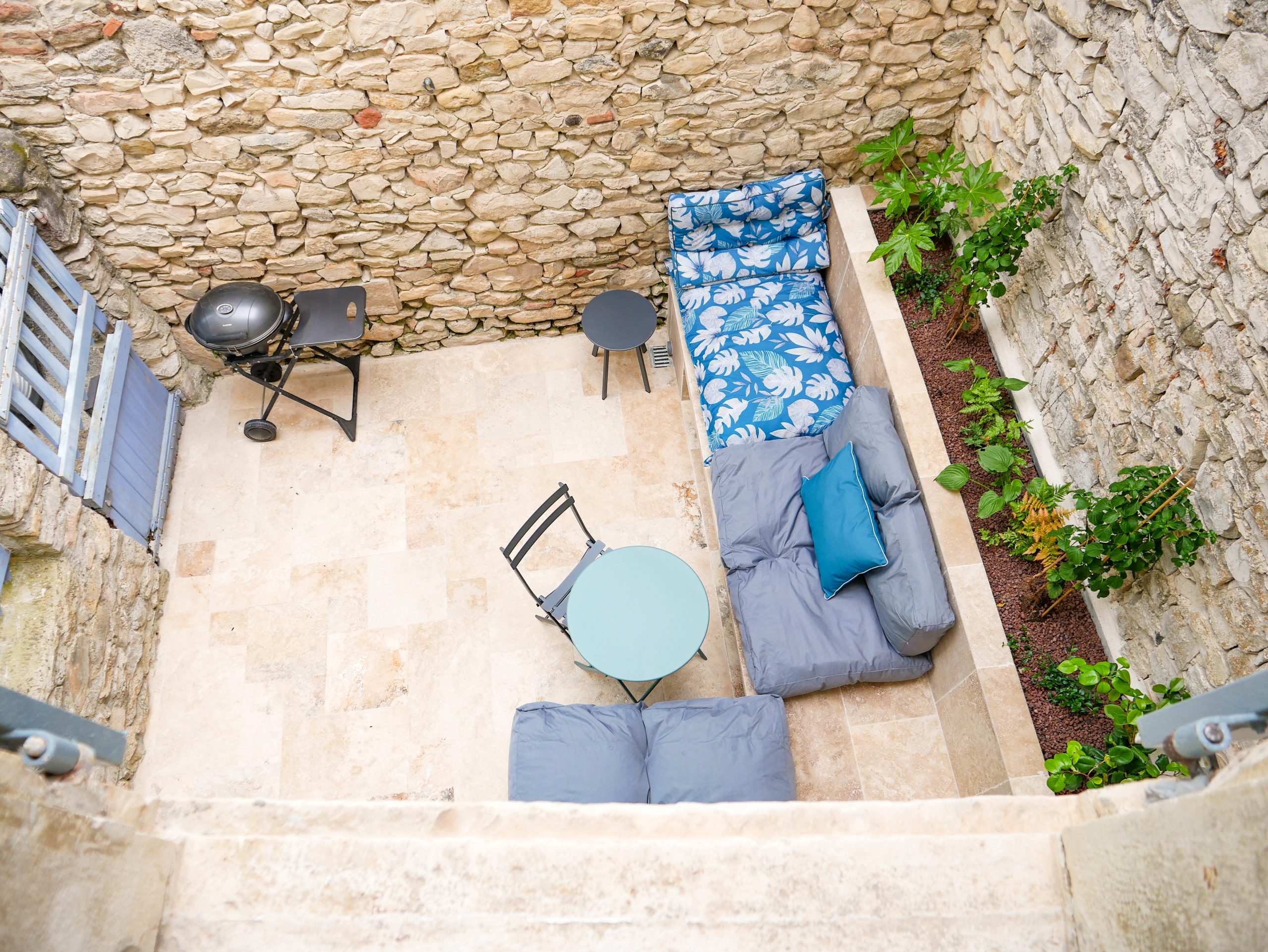 Terrasse Gîte du Puy à Puygiron - Drôme - France